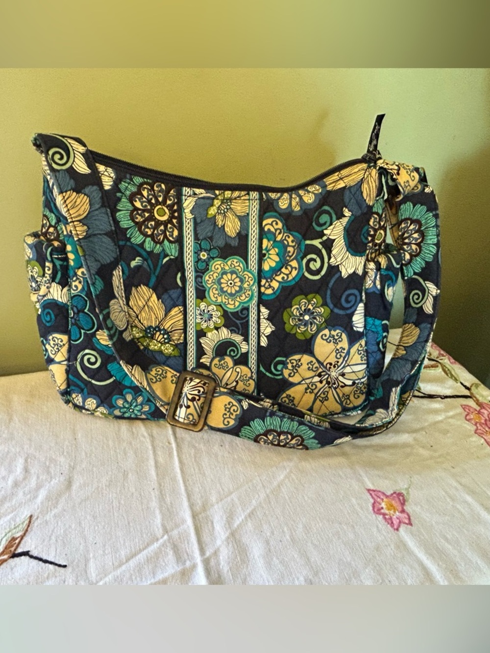 Vera Bradley Maggie Style Bag in Retired Pattern Mod Floral Blue - Picture 3 of 6